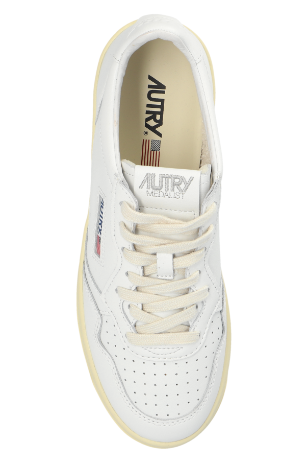 【送料&関税込】Autry medalist Platform Low Sneakers Autry Medalist Platform Sneakers In White And Black Leather
